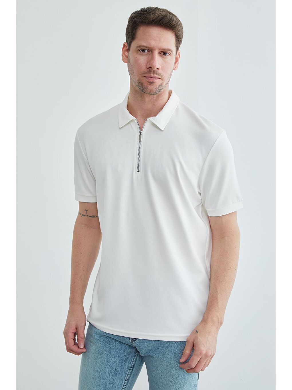 Ekru Yarım Fermuarlı Polo Yaka Tişört-3