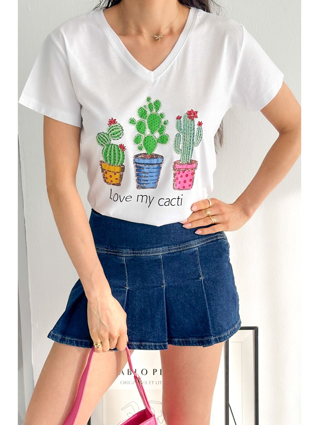 Beyaz V Yaka Kısa Kol Pul Payet Aplikeli Örme Regular Fit T-Shirt-3