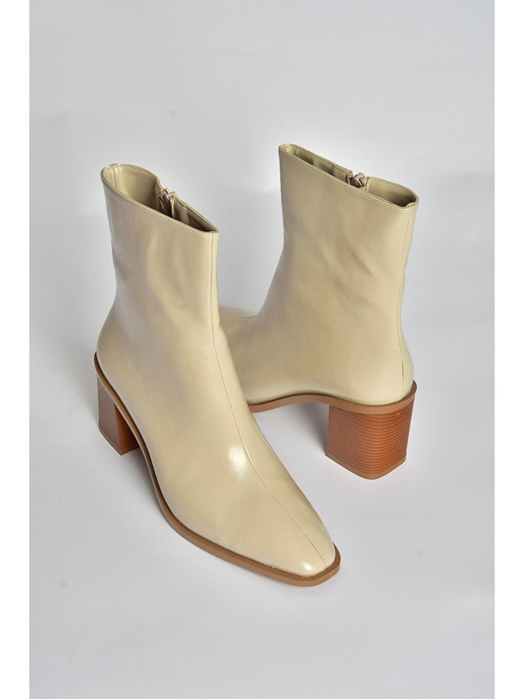 Bej Kadın Bot V250330309