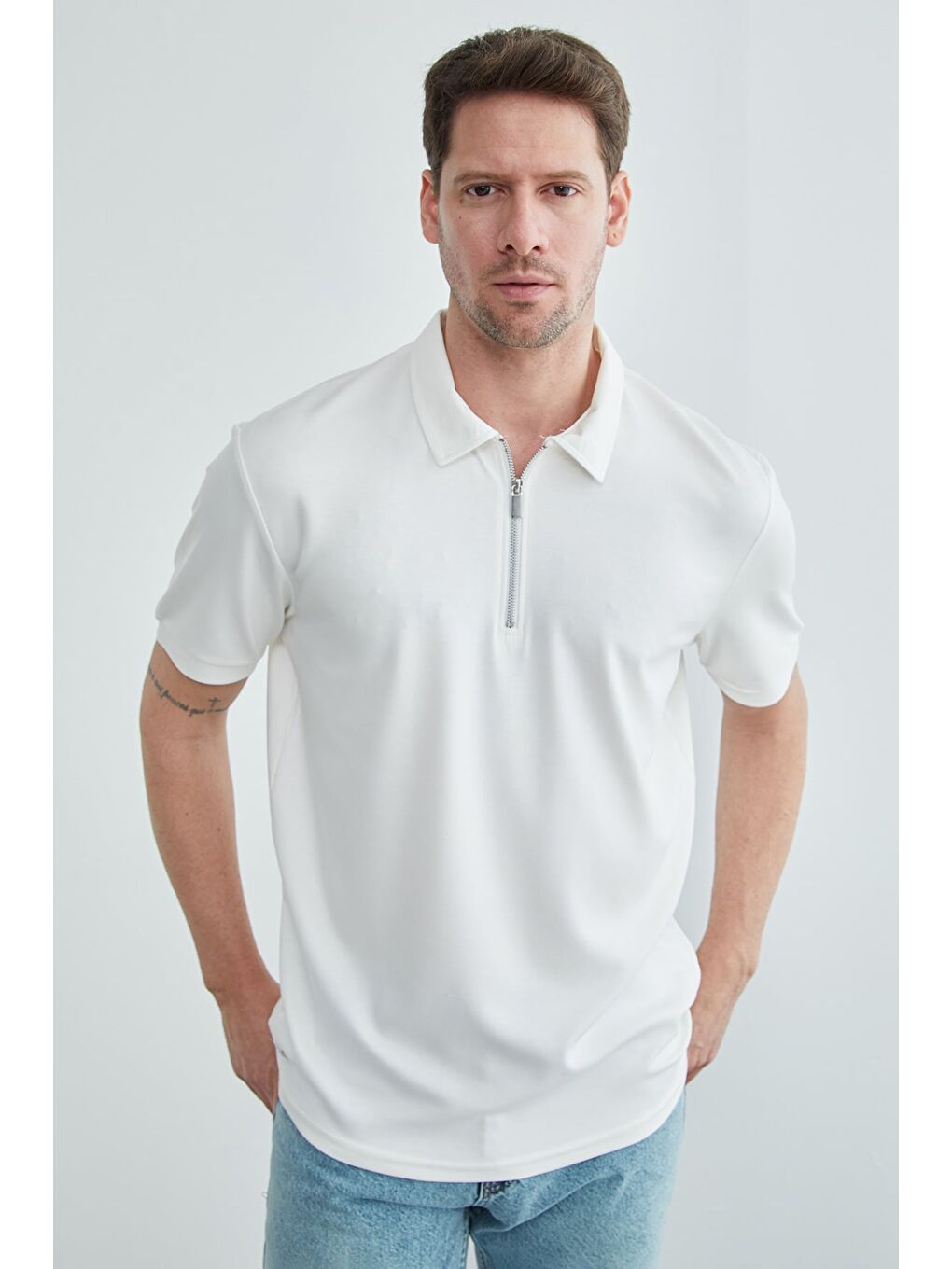 Ekru Yarım Fermuarlı Polo Yaka Tişört-4