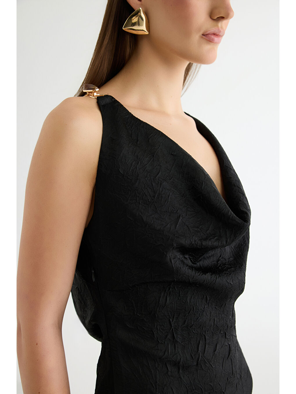 Sırt Bağlamalı Degaje Yaka Midi Elbise Siyah-3