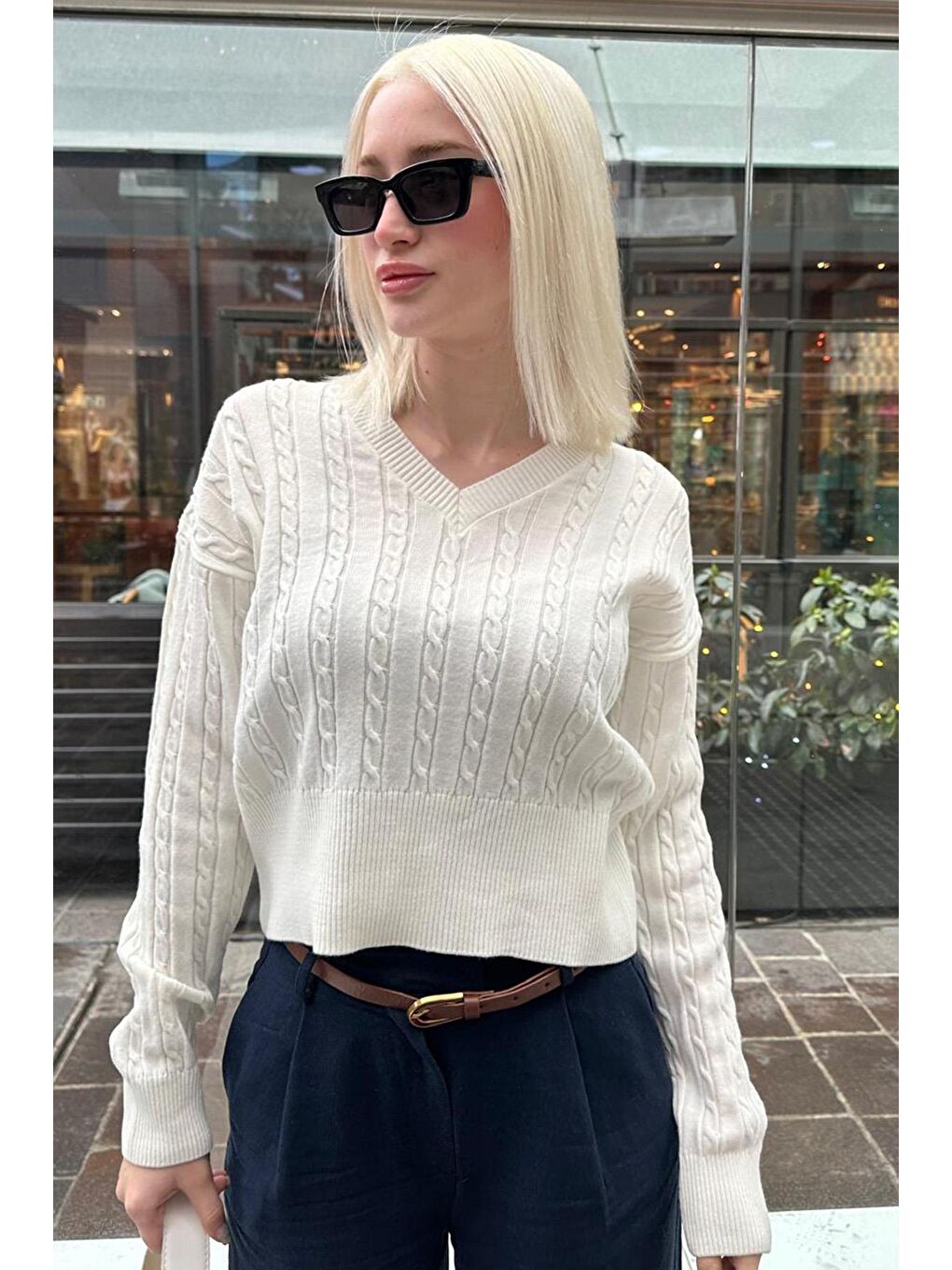 Beyaz Kemik Rengi V Yaka Örgülü Triko Kadın Kazak Mg2257-4
