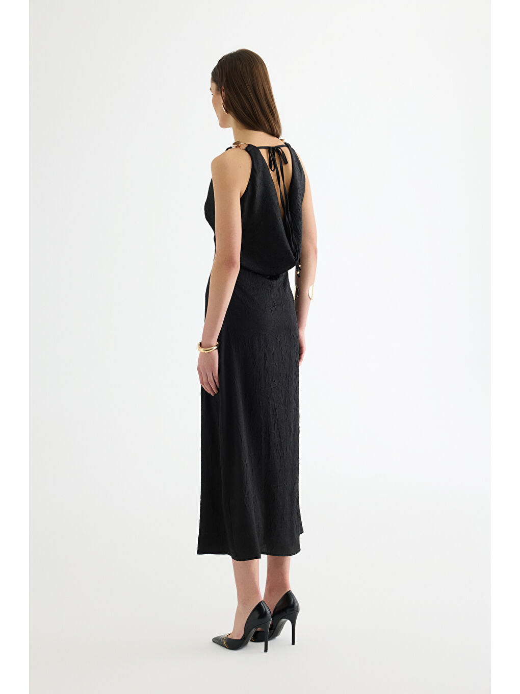 Sırt Bağlamalı Degaje Yaka Midi Elbise Siyah-4