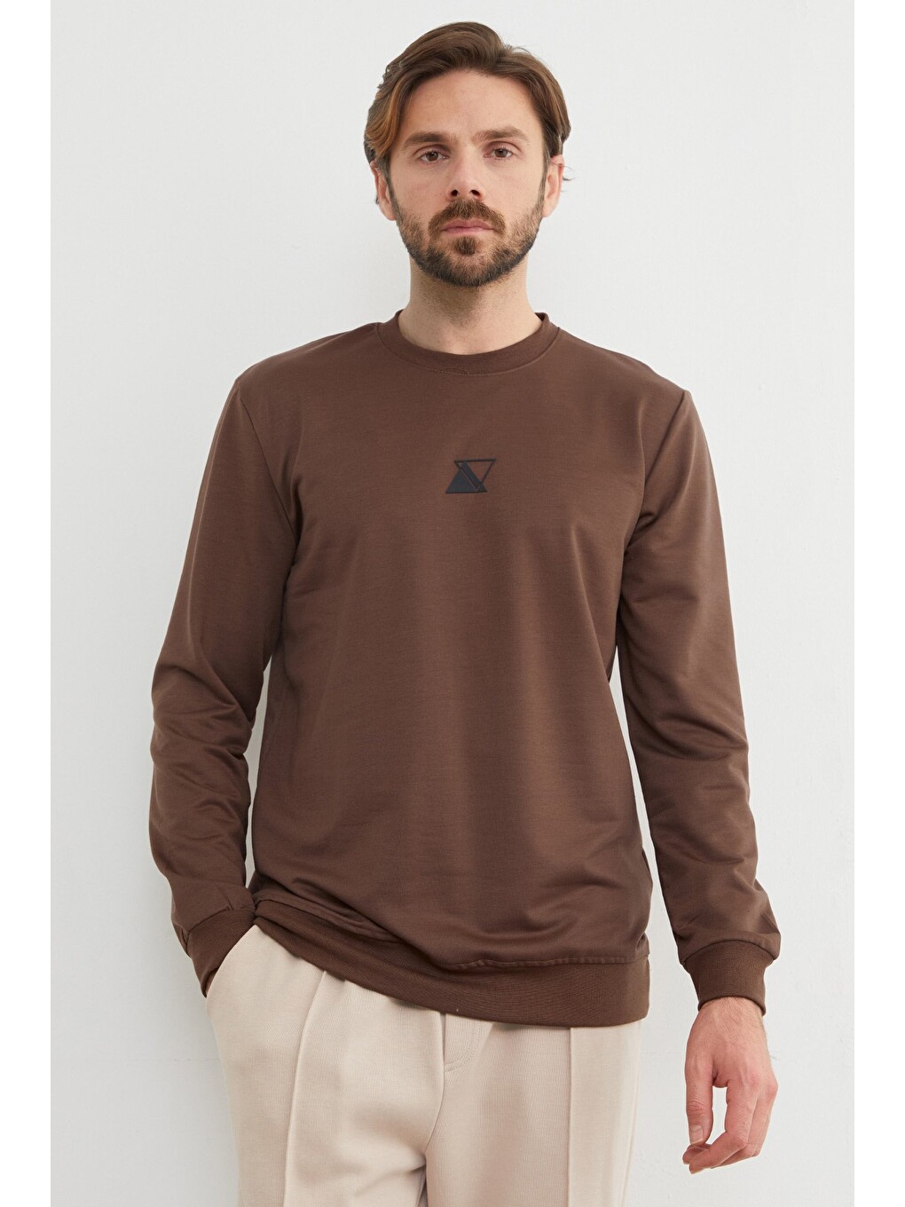 Kahverengi Üçgen Baskılı Bisiklet Yaka Sweatshirt-1