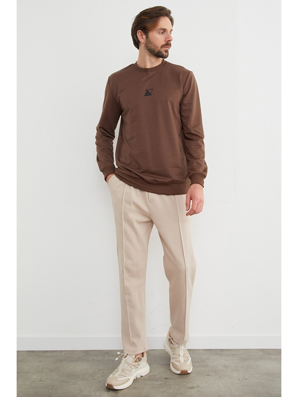 Kahverengi Üçgen Baskılı Bisiklet Yaka Sweatshirt-2