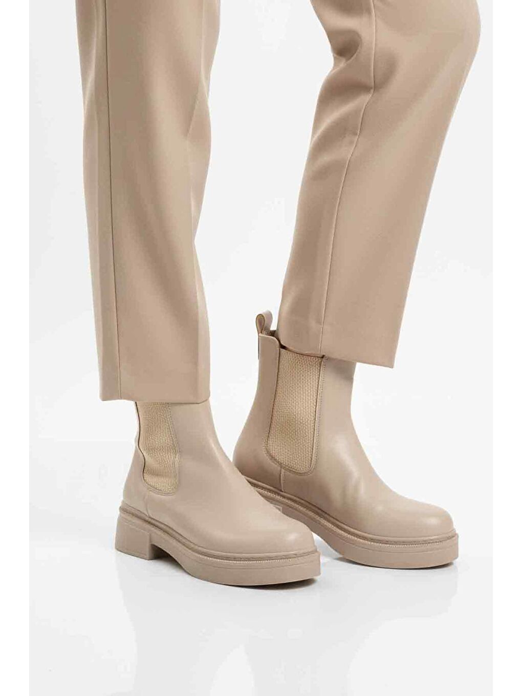 Bej Cilt Kolay Giyilebilir Polarlı Kaymaz Kadın Chelsea Bot 209134 Z