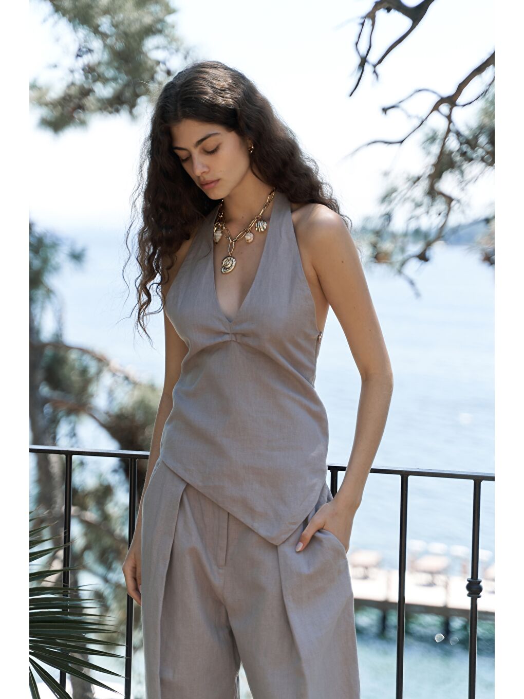 Onagho Boyundan Bağlı Gri Crop-5