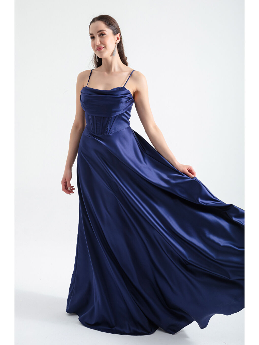 Kadın Lacivert İnce Askılı Sırt İp Bağlama Detaylı Abiye