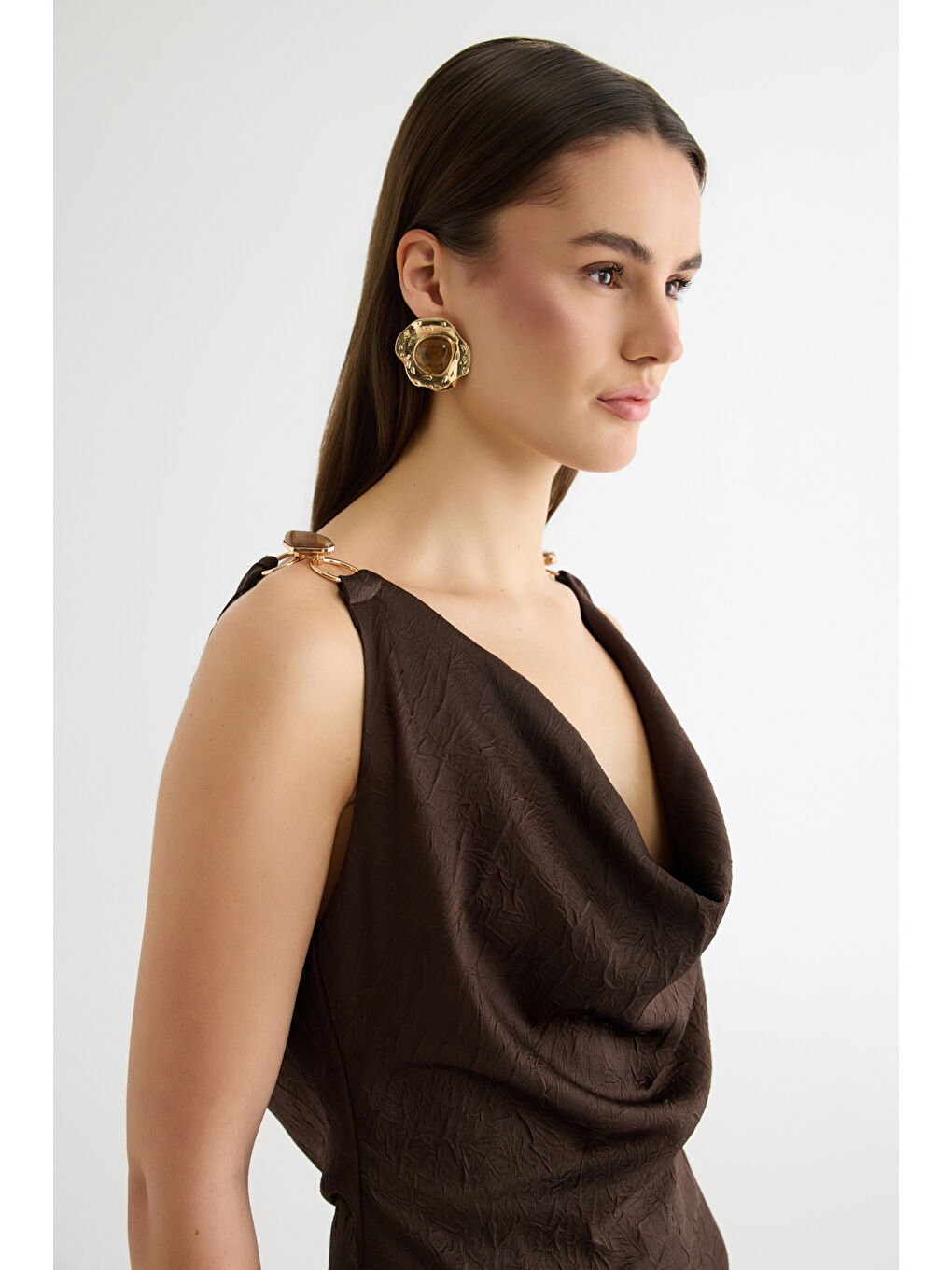 Sırt Bağlamalı Degaje Yaka Midi Elbise Kahverengi-2