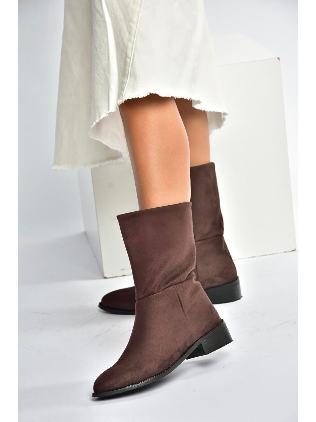 Kahverengi Kadın Bot L726597702-1