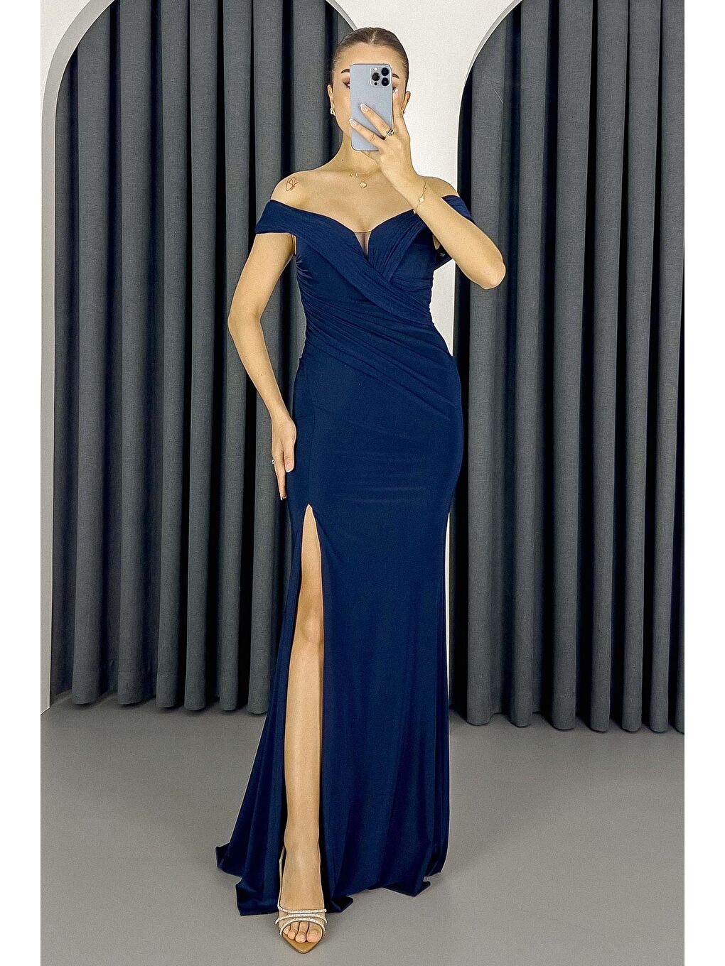 Kadın Lacivert Kayık Yaka Yırtmaçlı Uzun Abiye Elbise