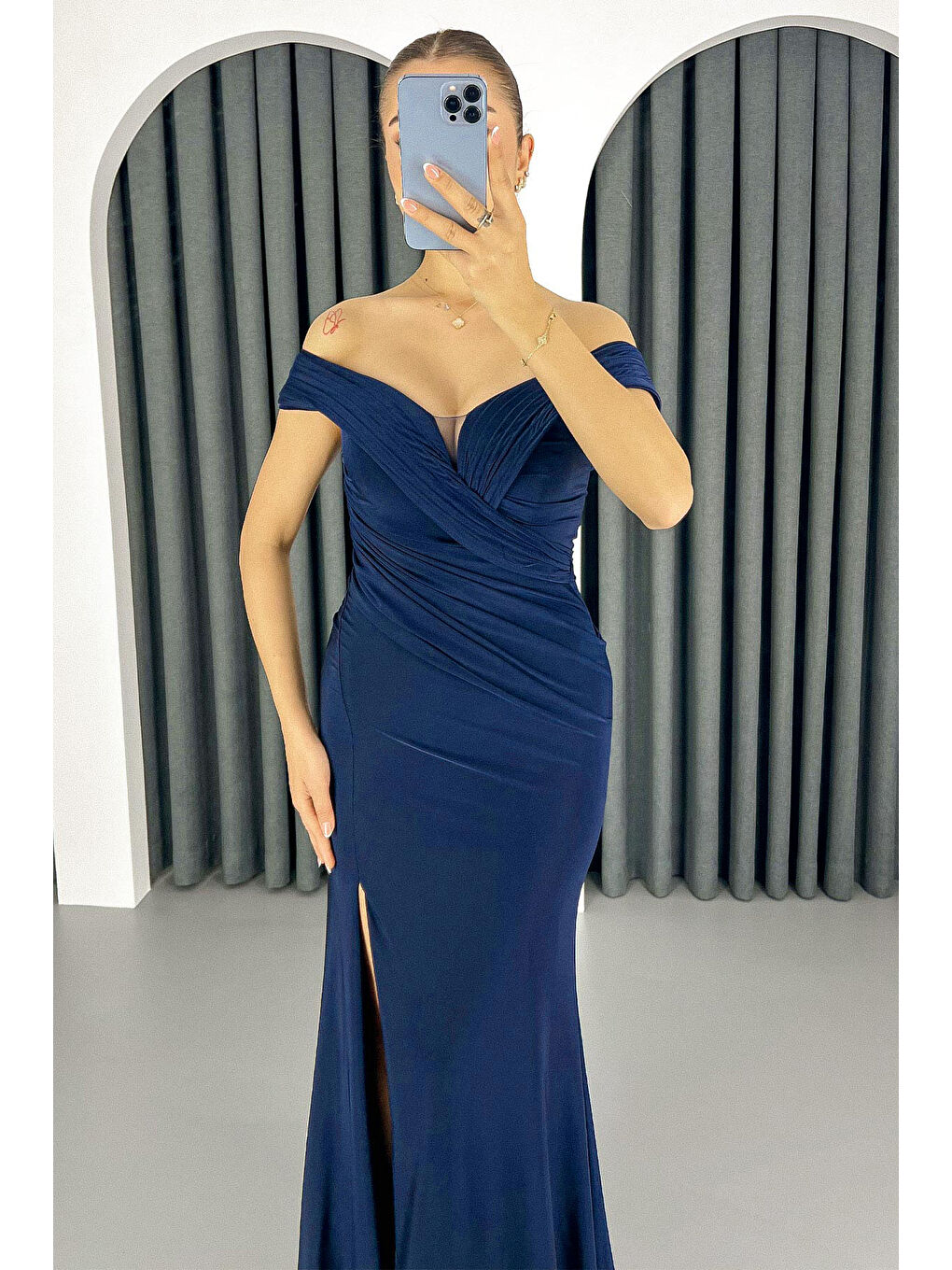 Kadın Lacivert Kayık Yaka Yırtmaçlı Uzun Abiye Elbise-1