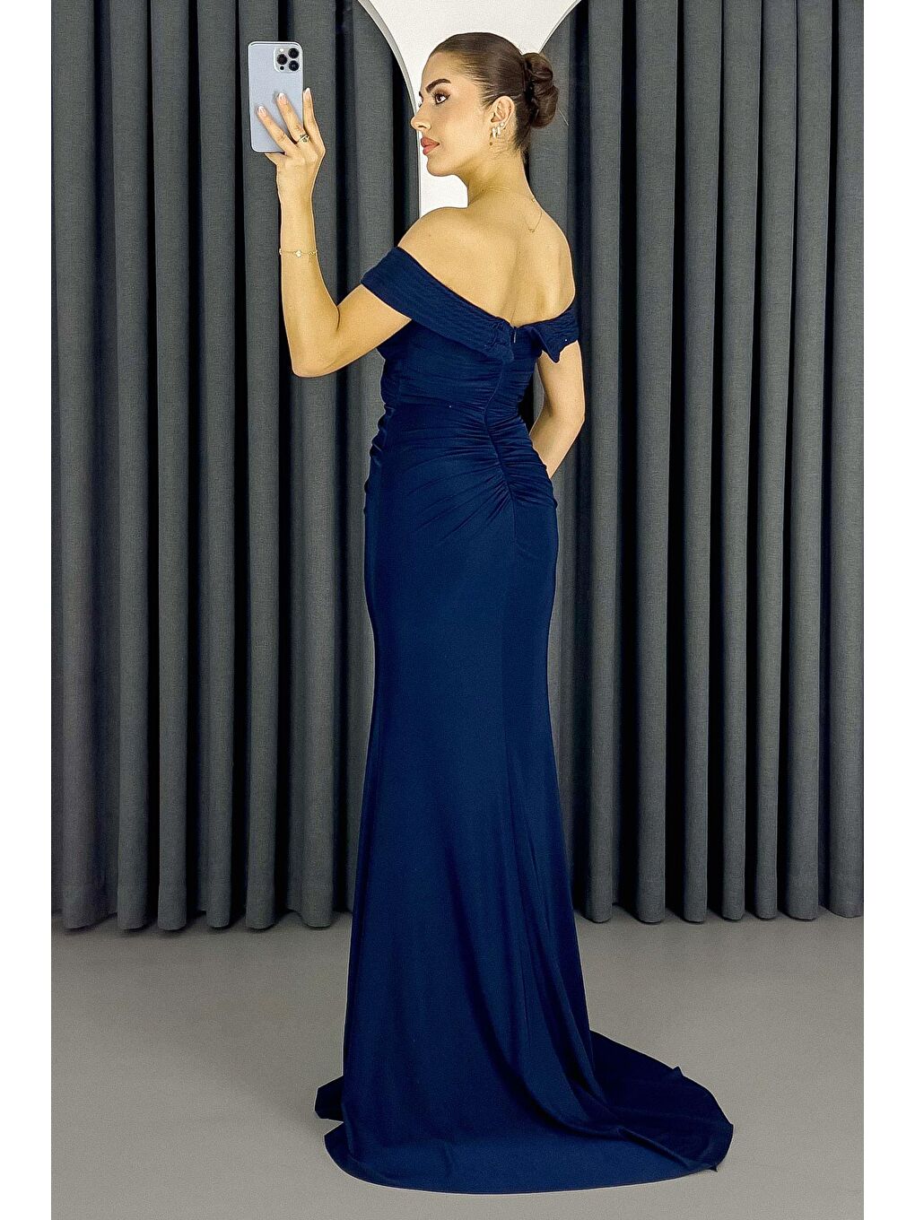 Kadın Lacivert Kayık Yaka Yırtmaçlı Uzun Abiye Elbise-4