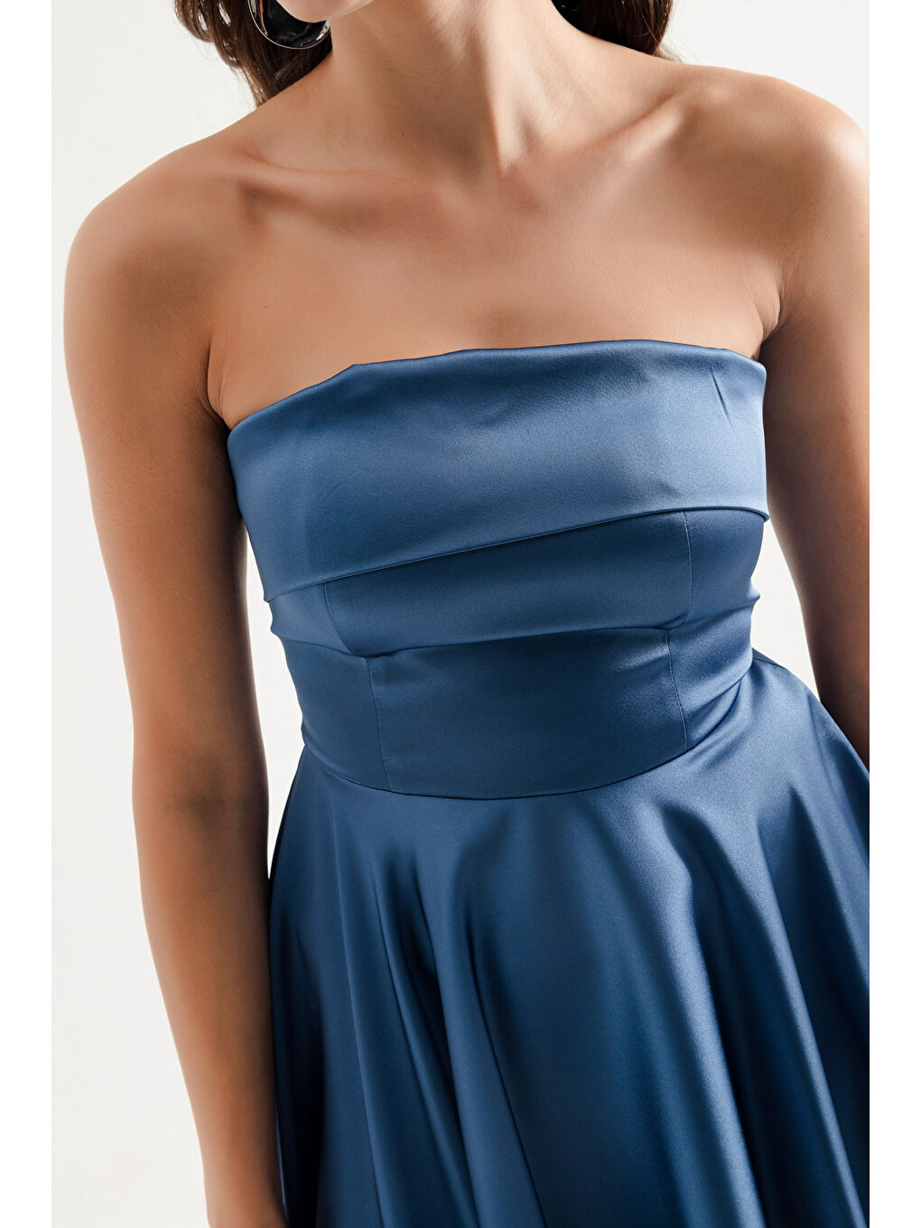 Kadın İndigo Straplez Saten Mini Abiye Elbise-3