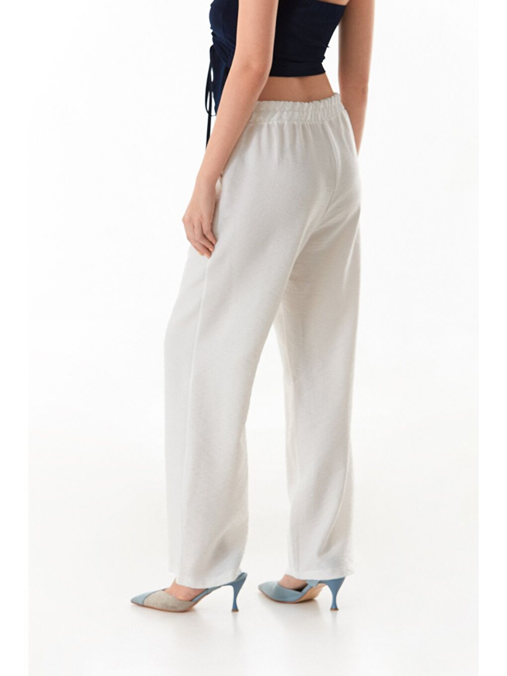 Beyaz Cebi Taş Detaylı Beli Lastikli Palazzo Pantolon-3