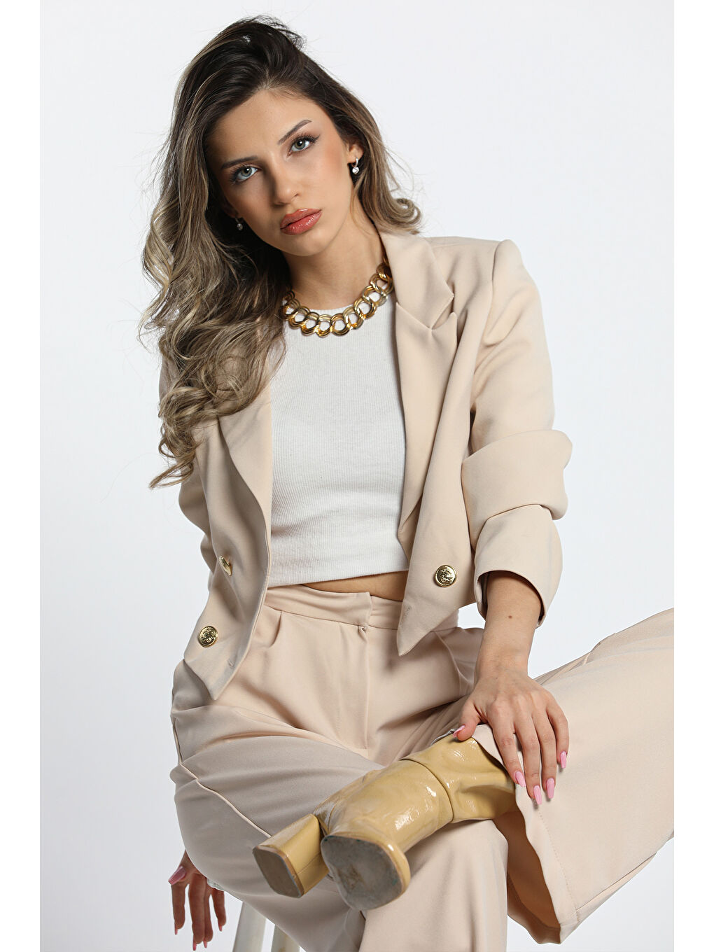 GÜLSELİ Bej Kadın 4 Düğmeli Astarlı Crop Top Blazer Ceket - 1