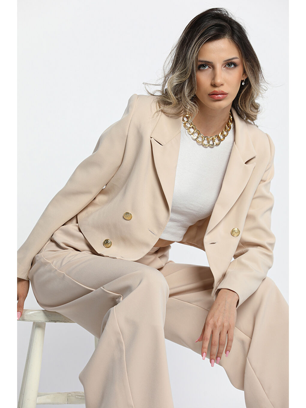 GÜLSELİ Bej Kadın 4 Düğmeli Astarlı Crop Top Blazer Ceket - 2