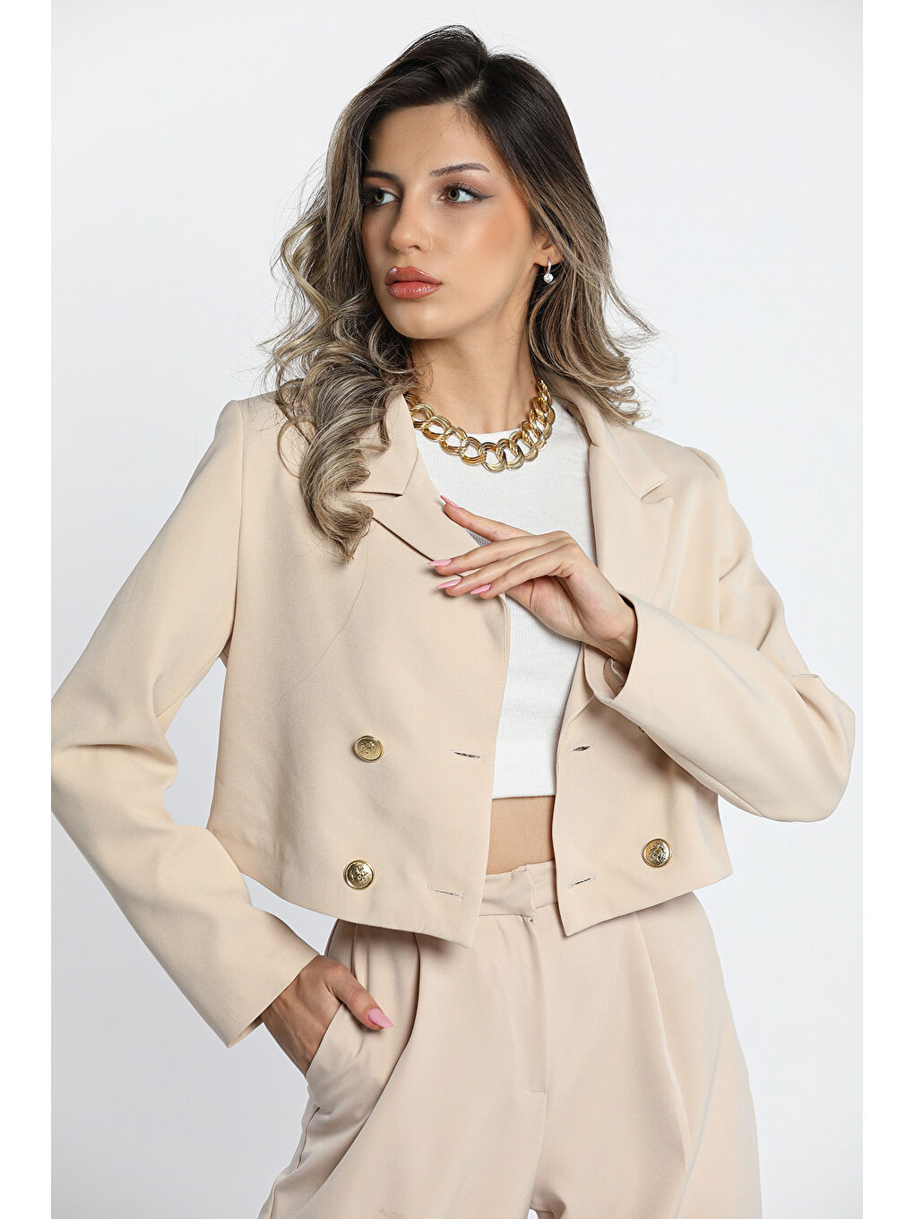 GÜLSELİ Bej Kadın 4 Düğmeli Astarlı Crop Top Blazer Ceket - 5