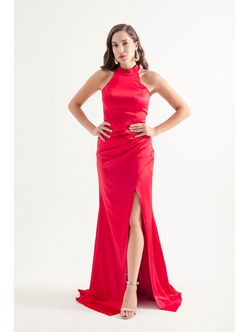 Kadın Kırmızı Halter Yaka Yırtmaçlı Uzun Saten Abiye Elbise-1