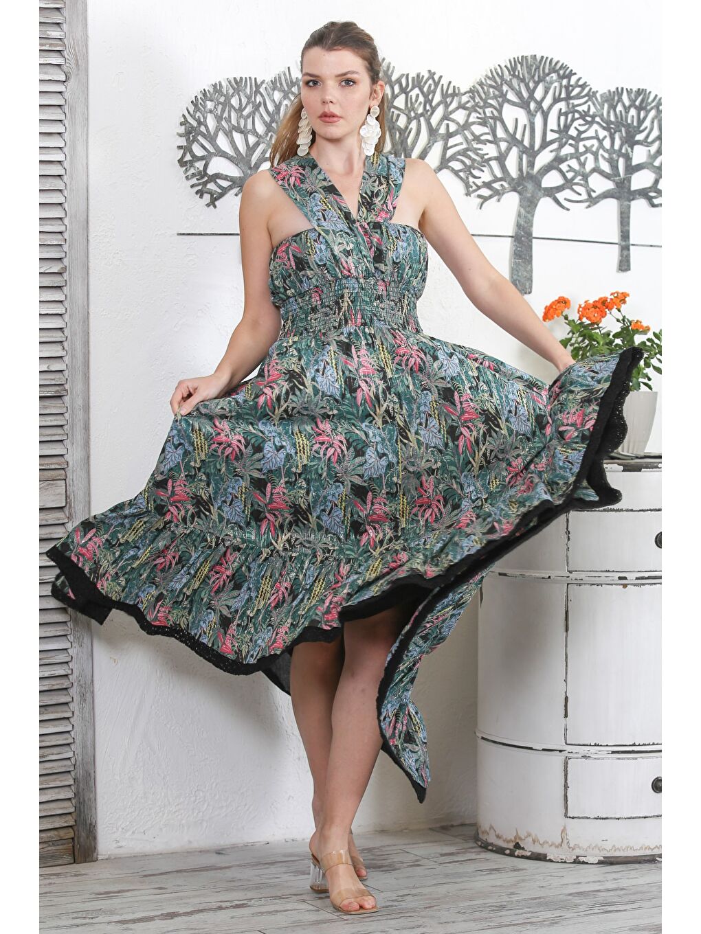 Çam Yeşili Askılı Çiçekli Astarlı Etek Ucu Dantelli Dokuma Lastikli Bel Tasarım Elbise-1