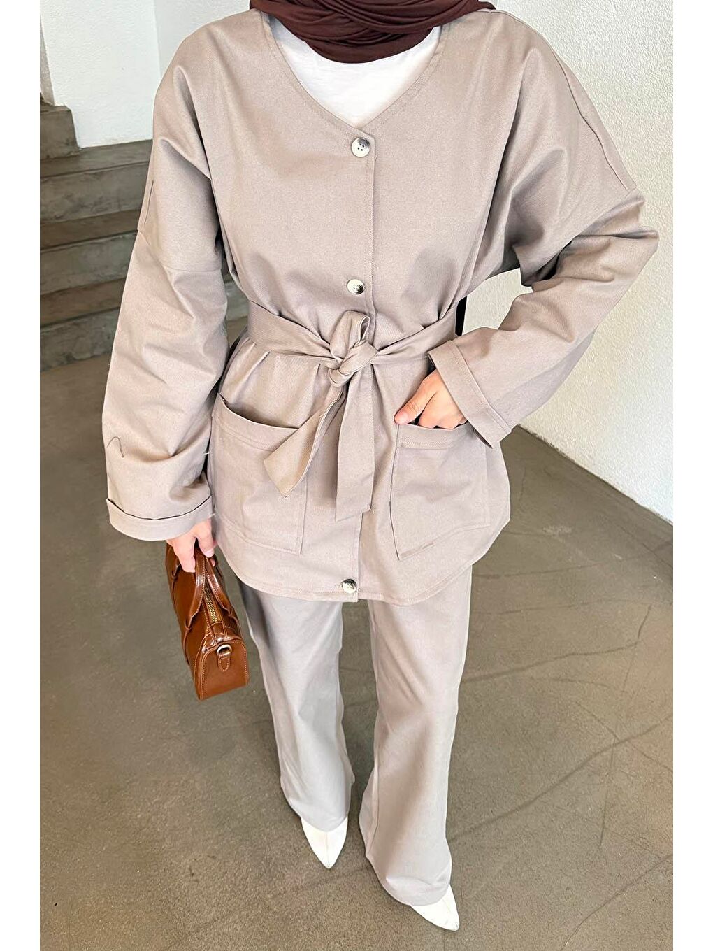 Bej Kuşaklı Gabardin Takım Taş-2