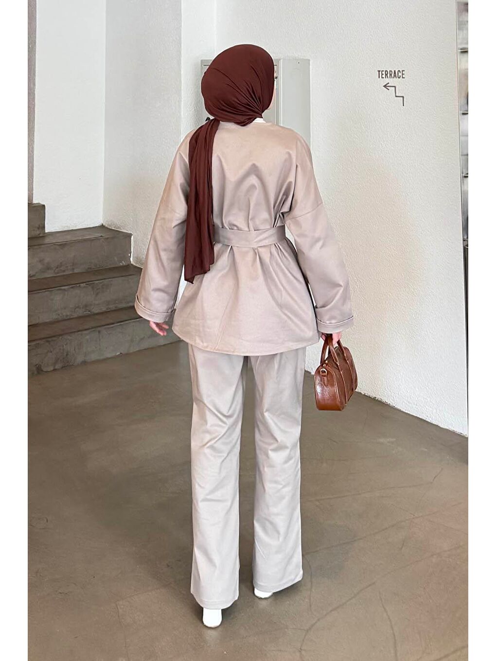 Bej Kuşaklı Gabardin Takım Taş-3