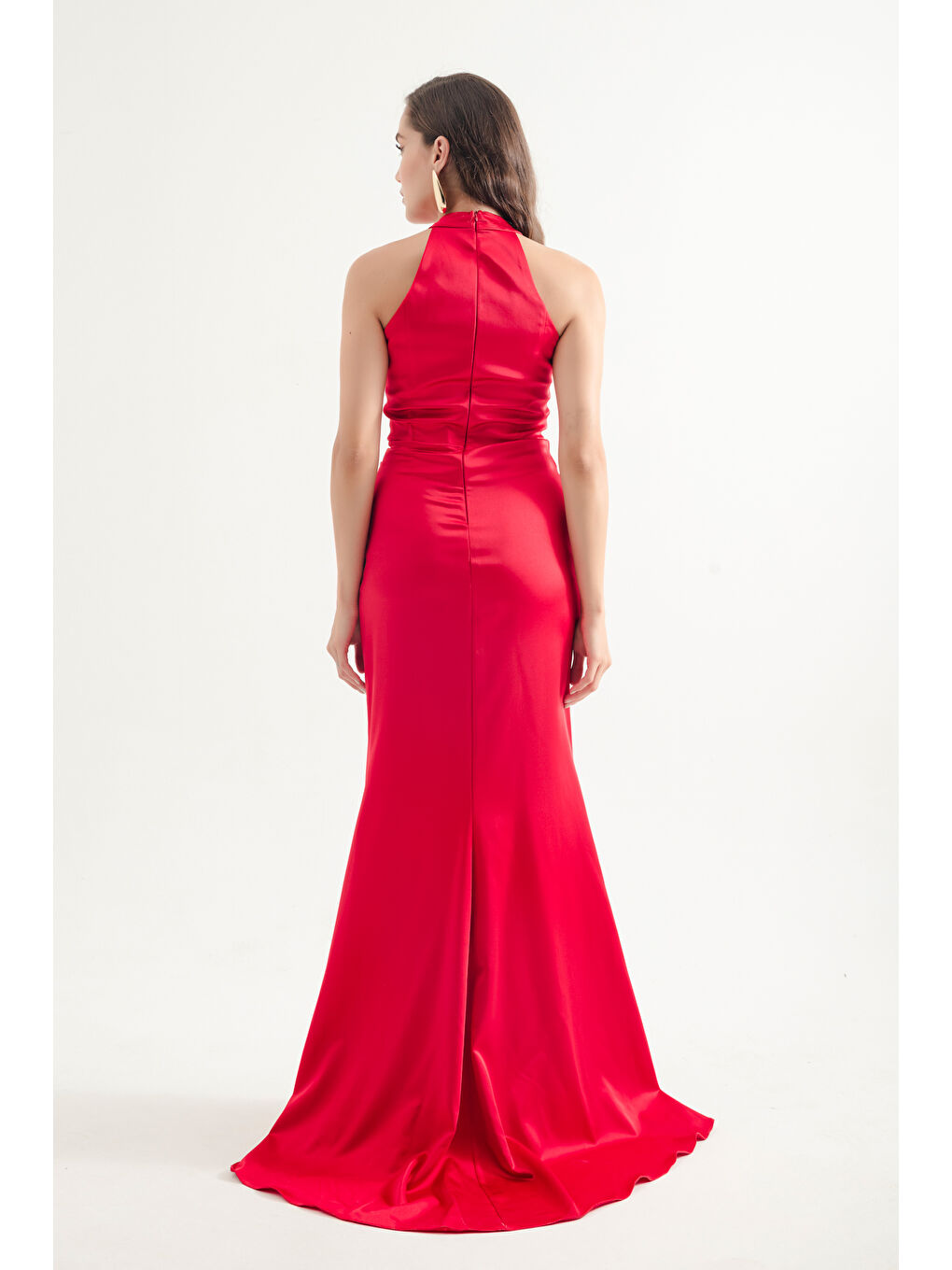 Kadın Kırmızı Halter Yaka Yırtmaçlı Uzun Saten Abiye Elbise-4