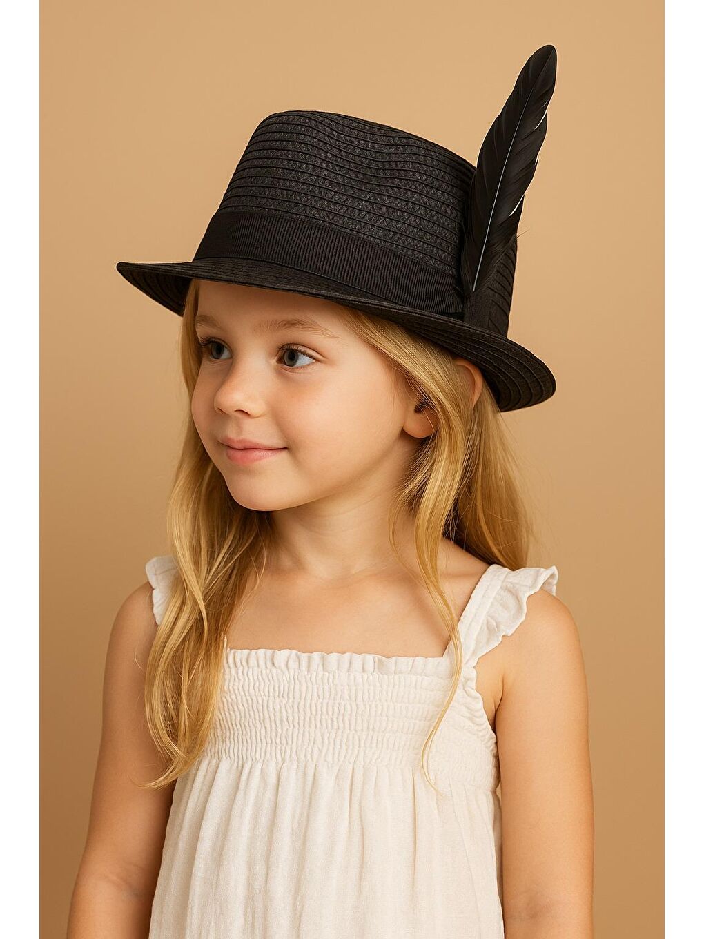 Çocuk Tüy Aksesuarlı Hasır Fötr Şapka Siyah