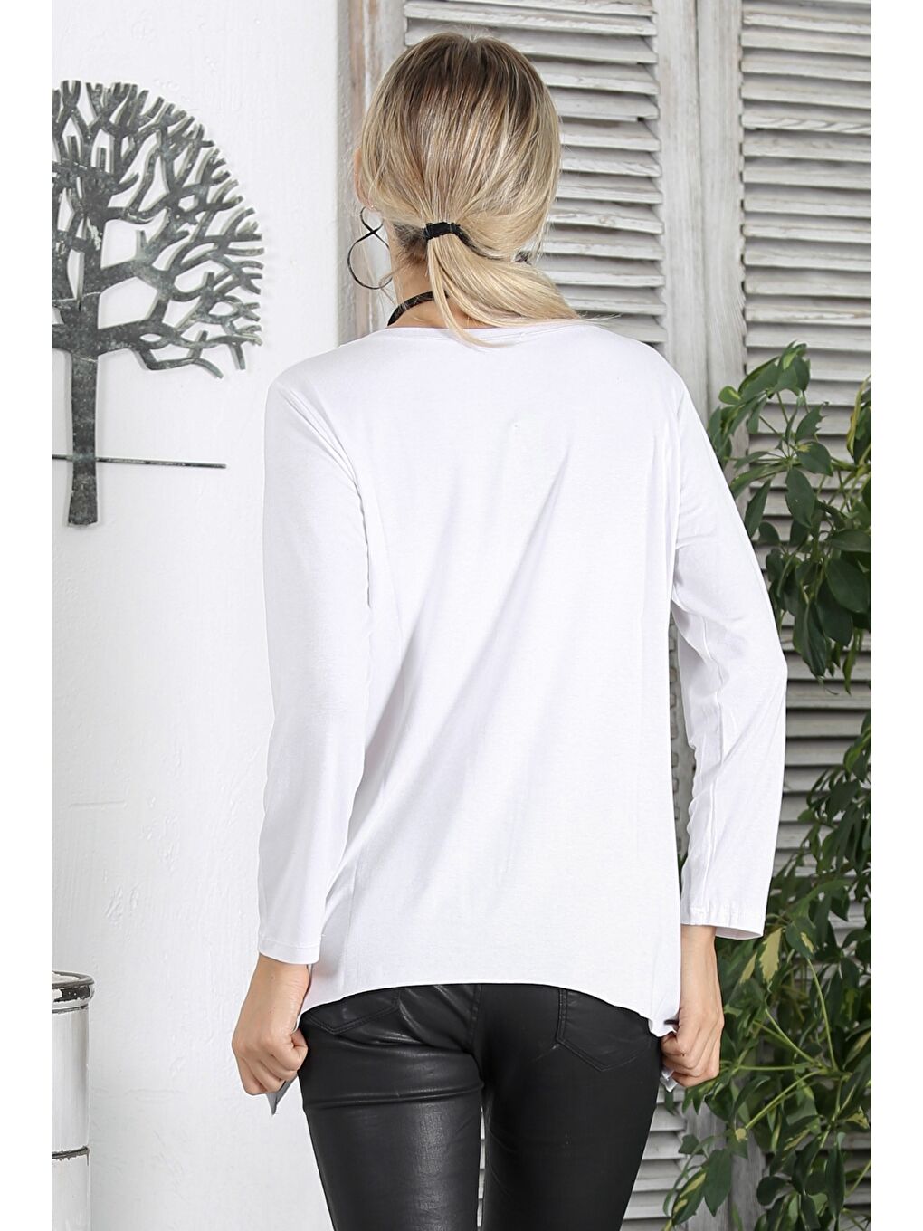 Beyaz Yuvarlak Yaka Uzun Kol Geniş Kesim Örme Asimetrik Bluz-5