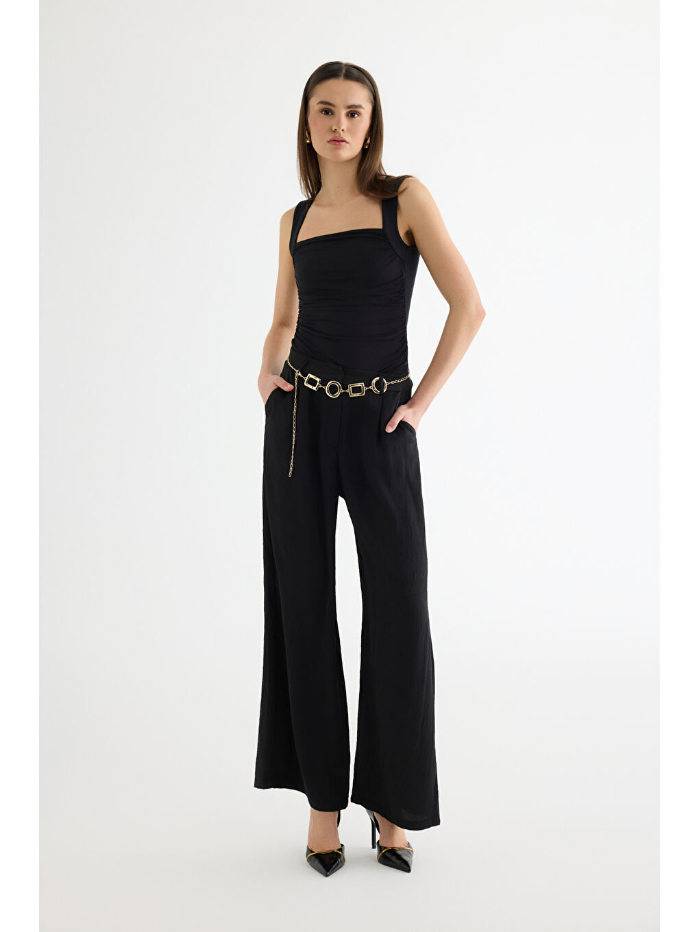 Zincir Kemerli Bol Paça Saten Pantolon Siyah