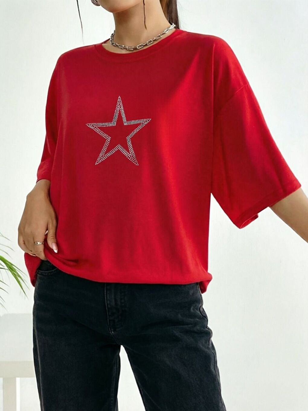 Kadın Kırmızı Noktalı Yıldız Baskılı Tişört