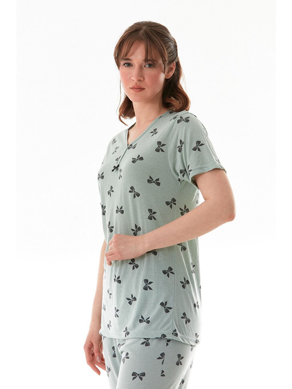 Yeşil Fiyonk Desenli Kısa Kol Kapri Pijama Takımı-1