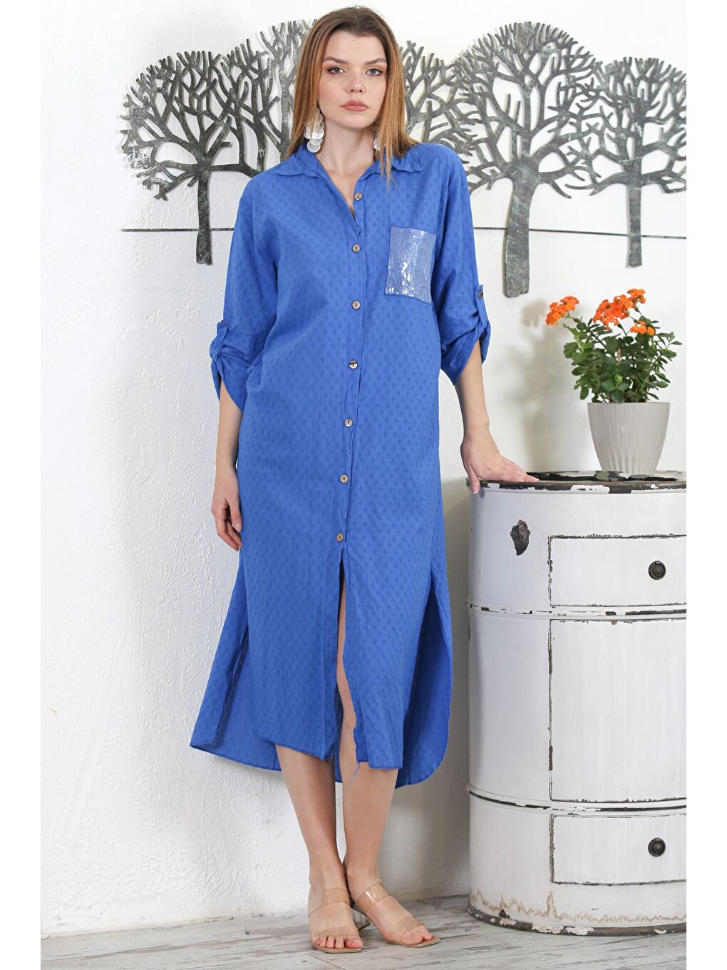 İtalyan Mavi Gömlek Yaka Uzun Kol Düğmeli Pullu Cepli Yırtmaçlı Dokuma Casual Elbise-1
