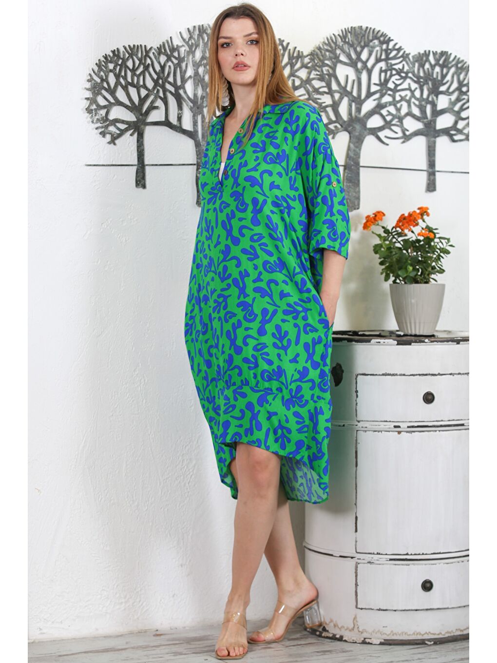 Yeşil Gömlek Yaka 3/4 Kol Düğmeli Gizli Cepli Allover Baskılı Dokuma Casual Elbise-1