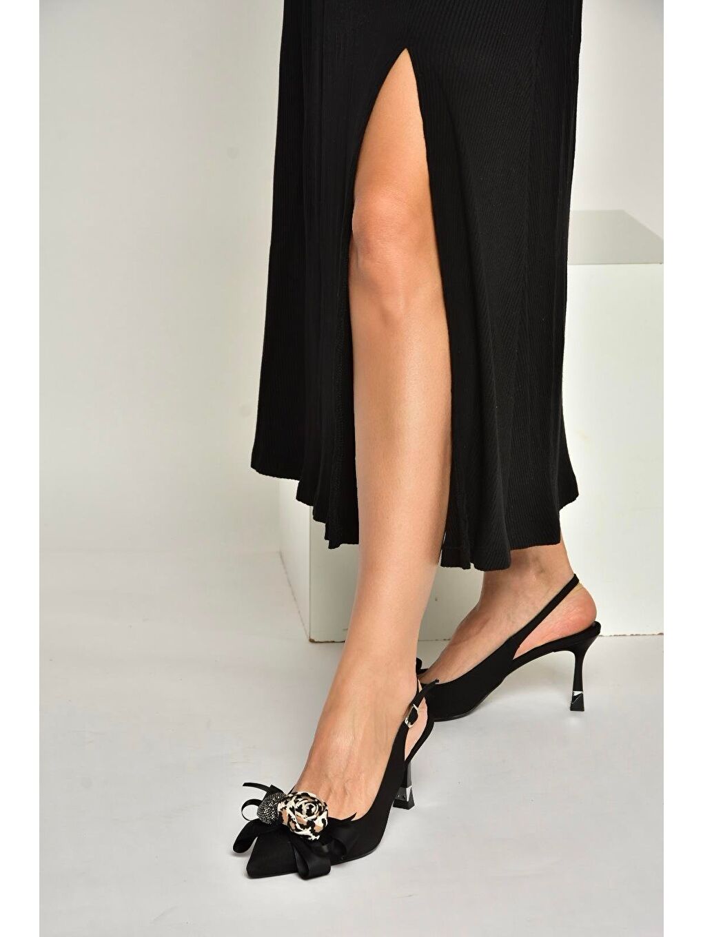 Siyah Kadın Topuklu Ayakkabı Y308202604