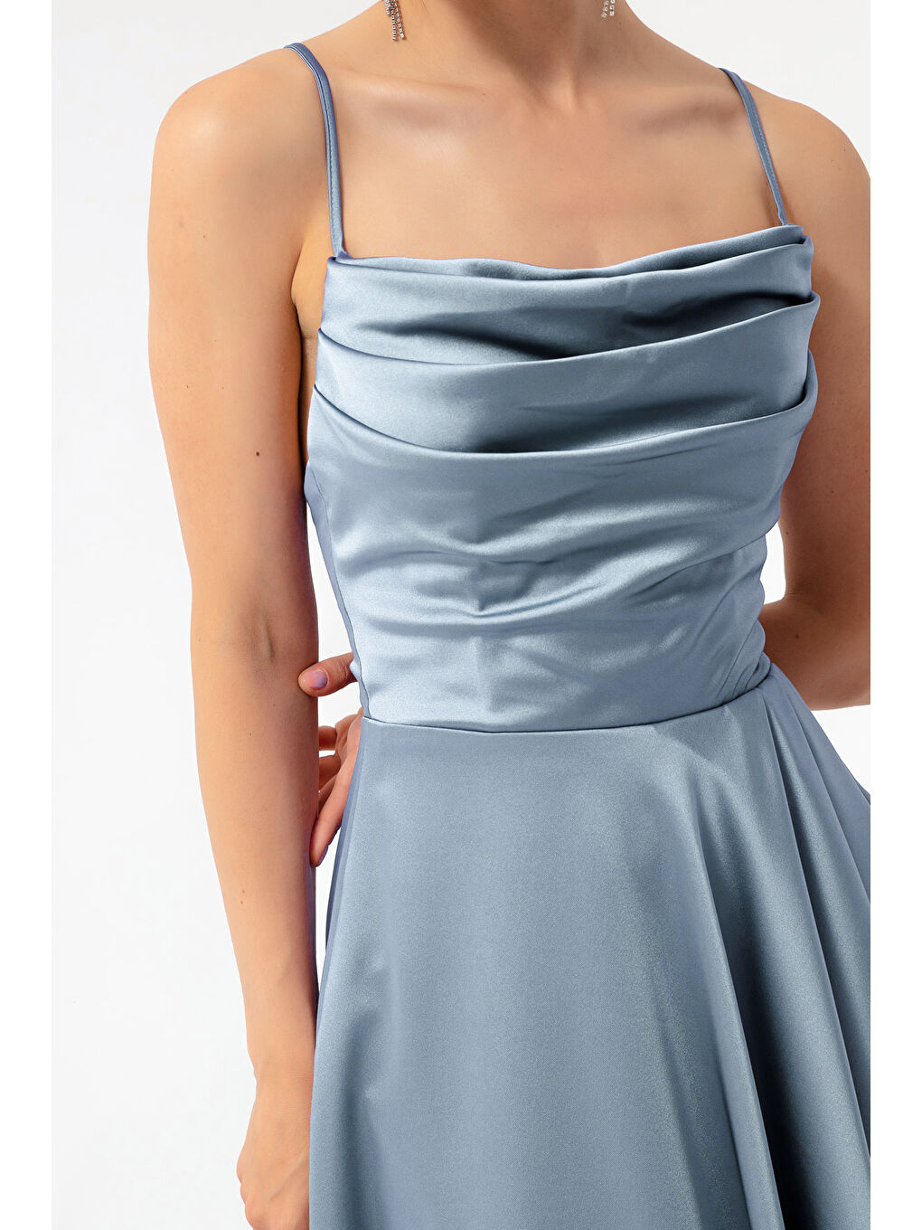 Kadın Bebe Mavi Volanlı Yırtmaçlı Saten Midi Boy Abiye & Mezuniyet Elbisesi-3