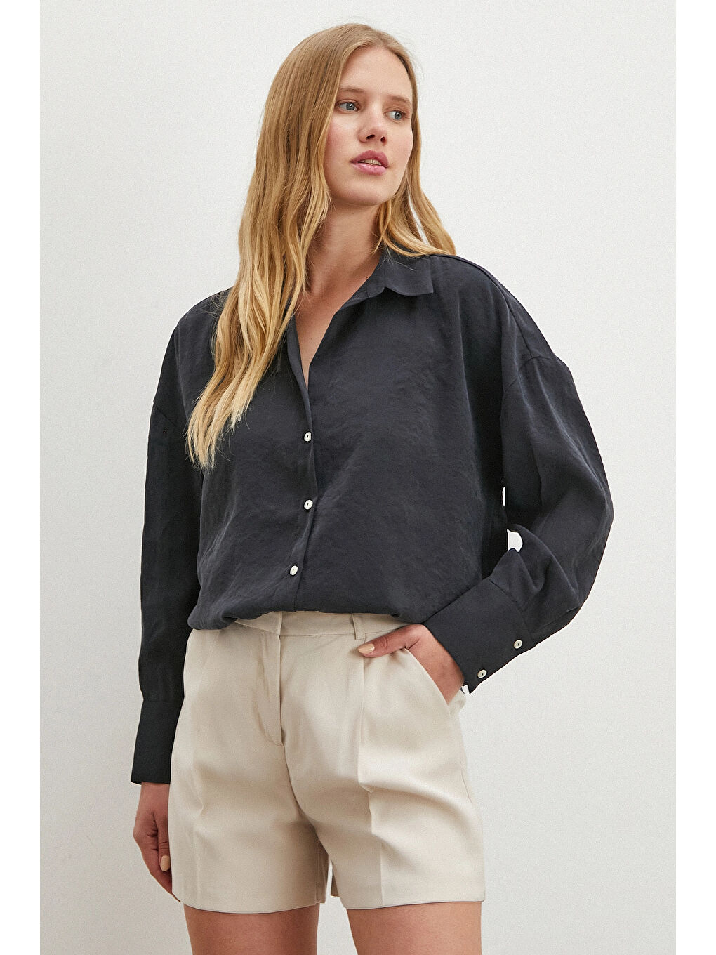 Modal V Yaka Gömlek Siyah