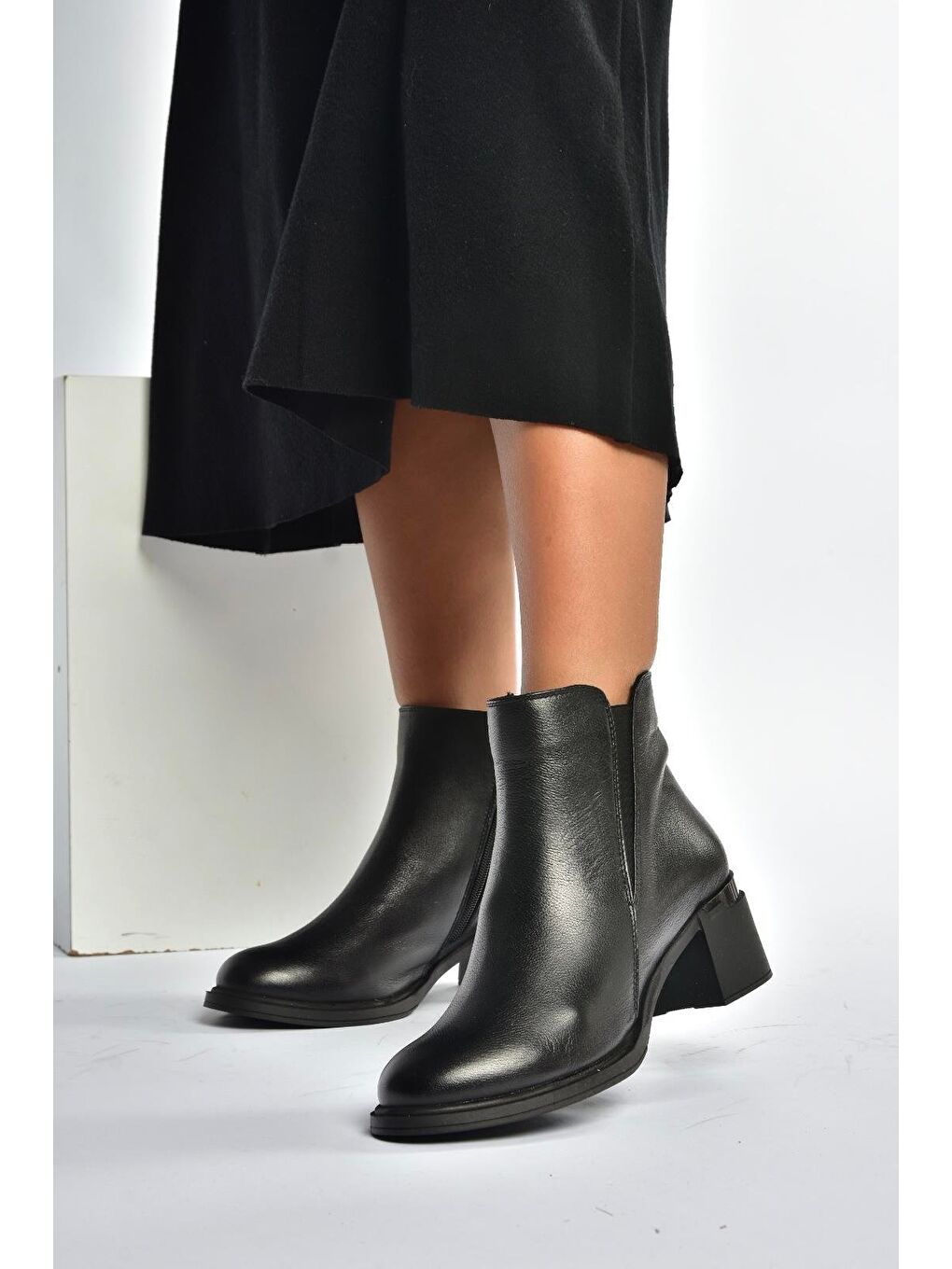 Siyah Kadın Bot V555558403-1
