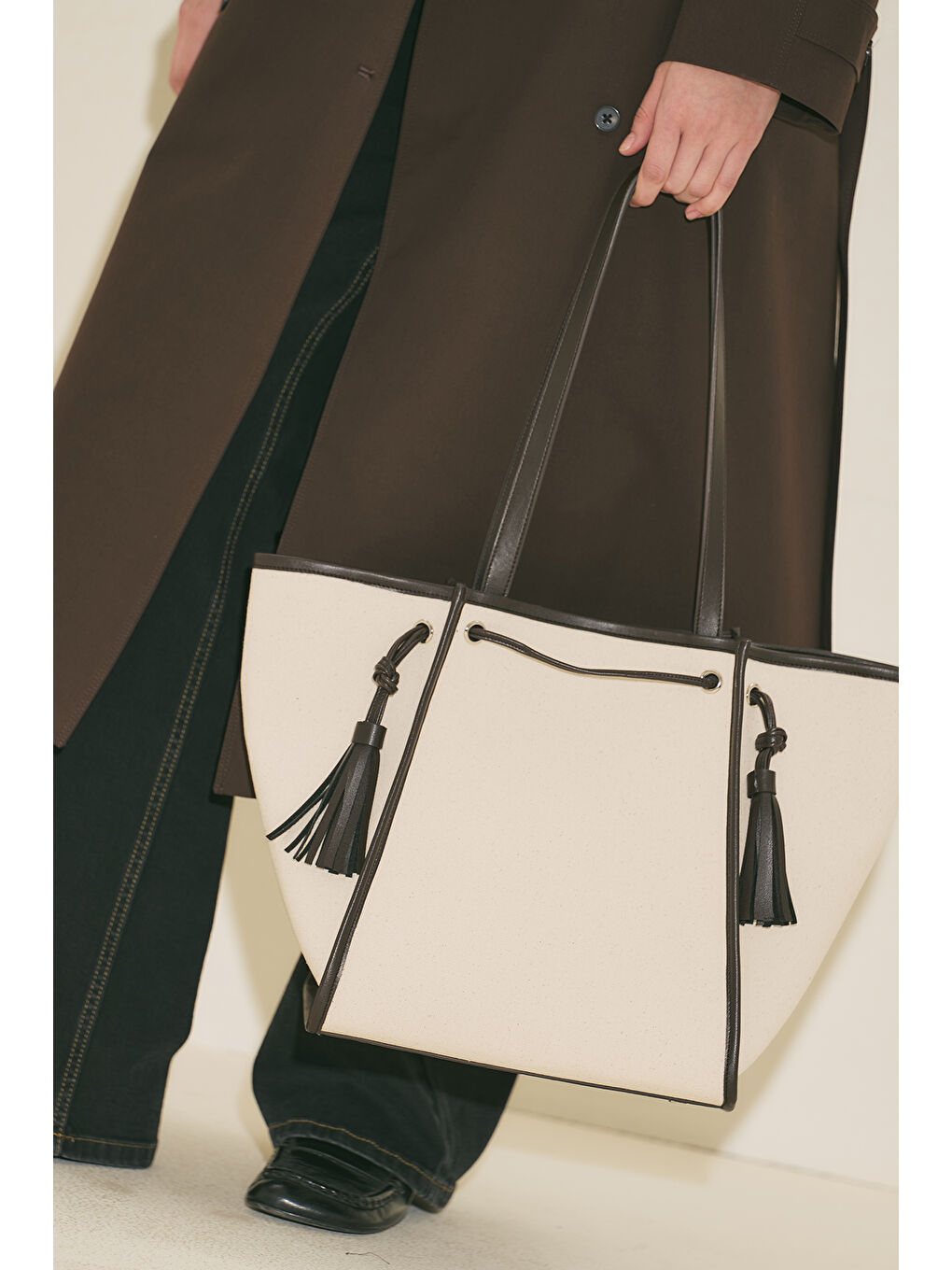 Kanvas Püsküllü Cıty Çanta Kahverengi-4