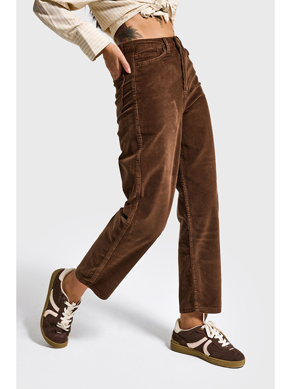 Kahverengi Kadın Kahve Renk 26w5-42 Relax Fit Elastan Kumaş Velvet Kadife Kumaş Pantolon-3