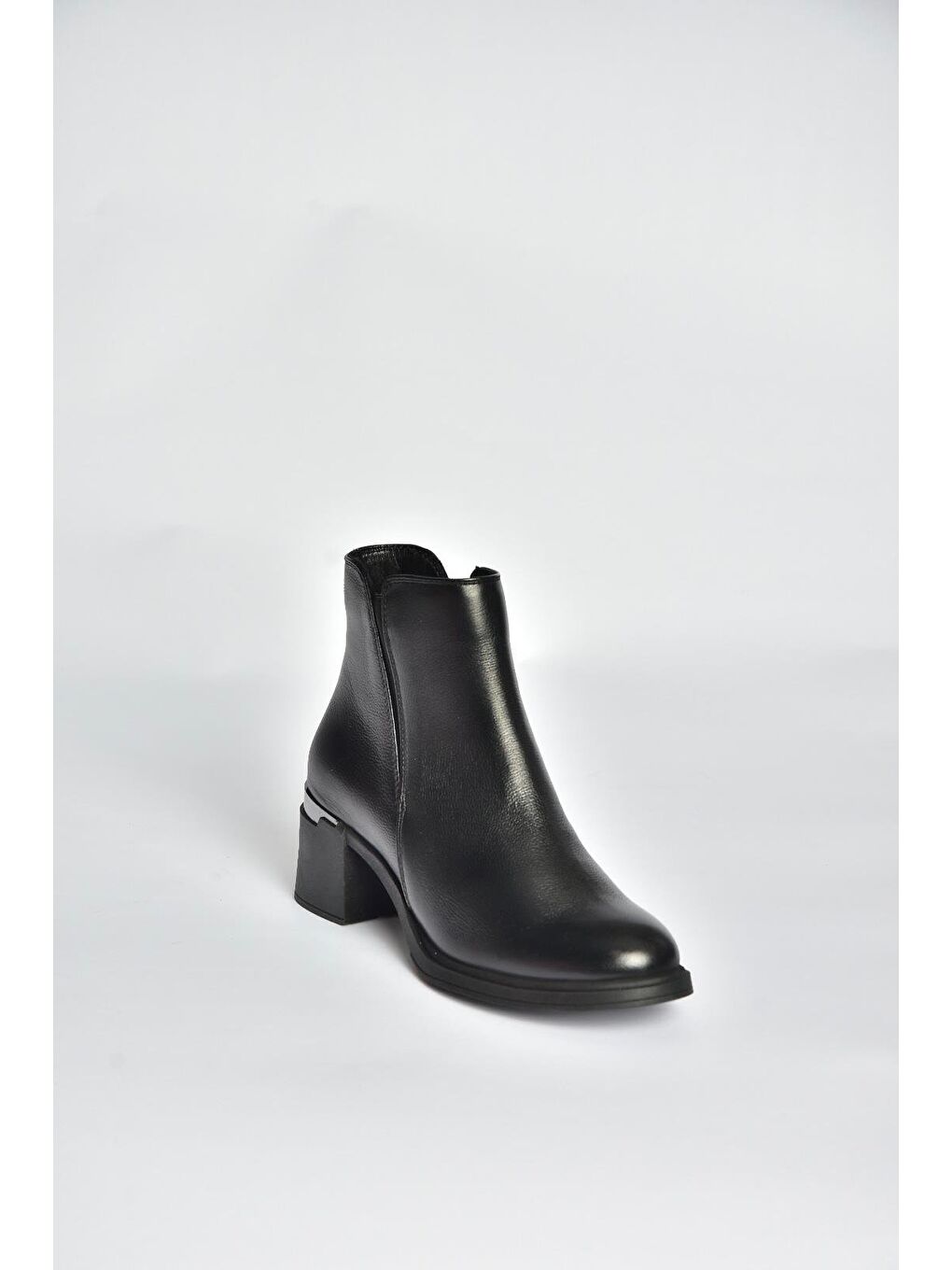 Siyah Kadın Bot V555558403-4
