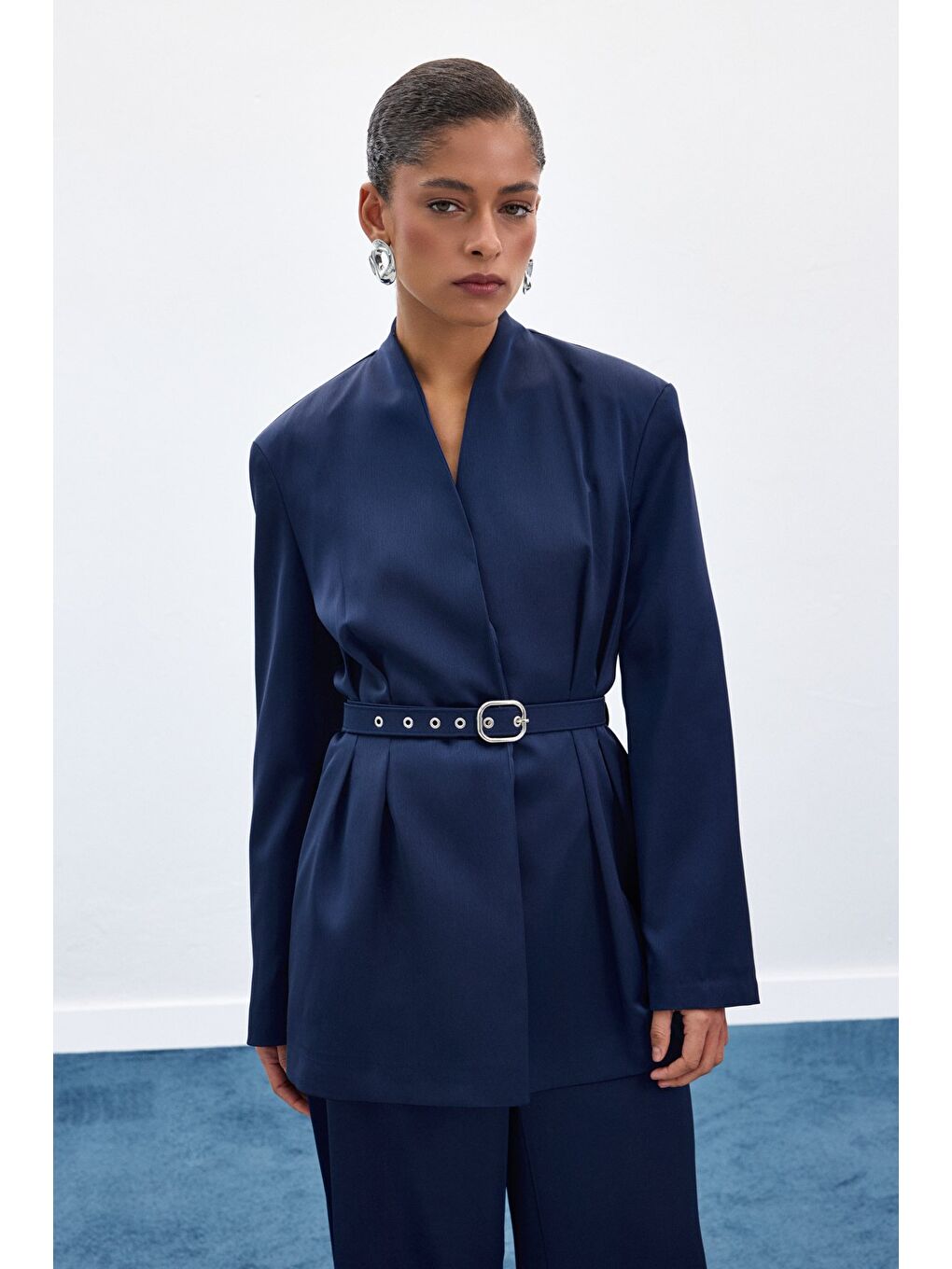 Lisa Kemerli Saten Ceket - Lacivert-2