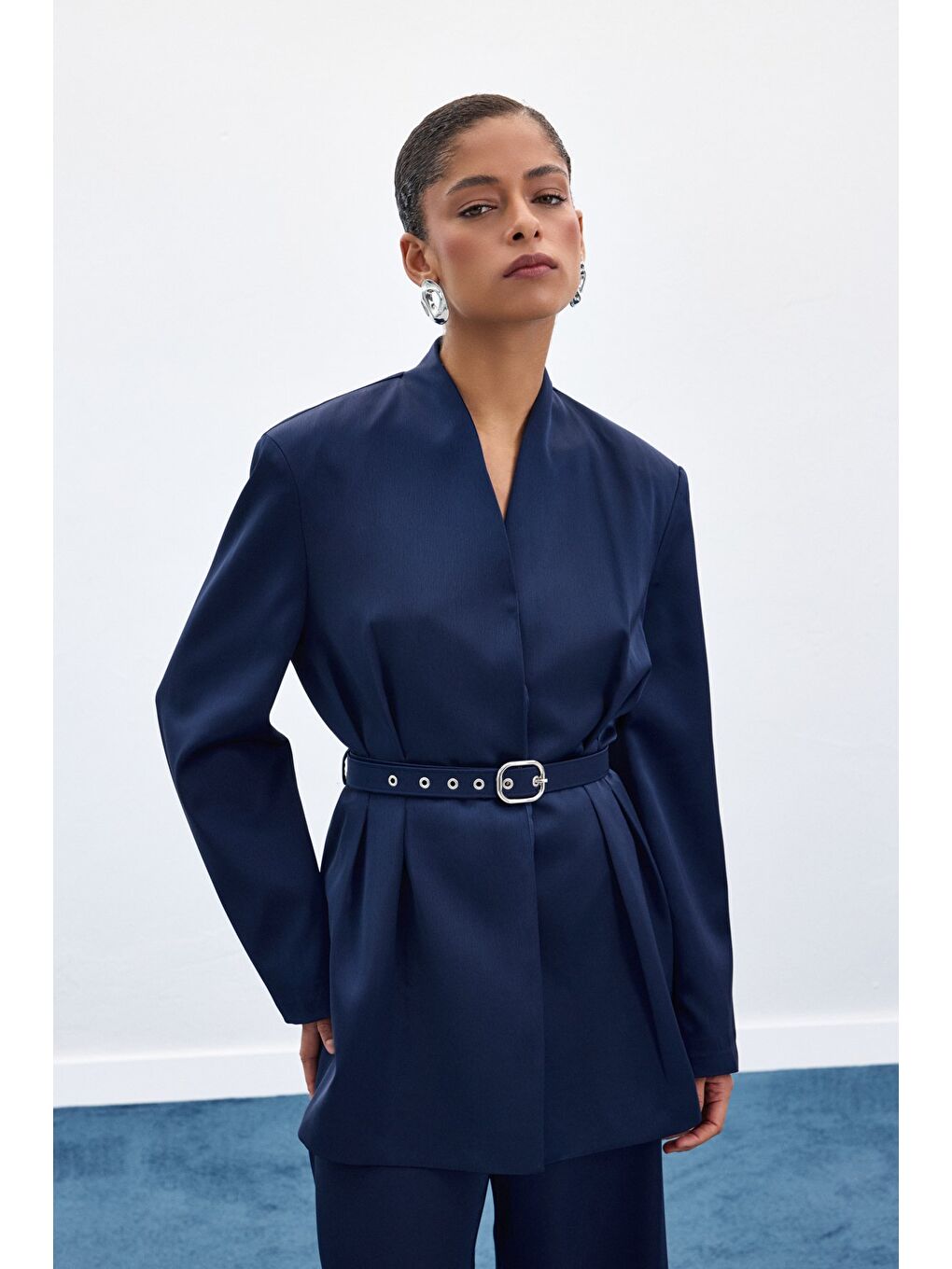 Lisa Kemerli Saten Ceket - Lacivert-3