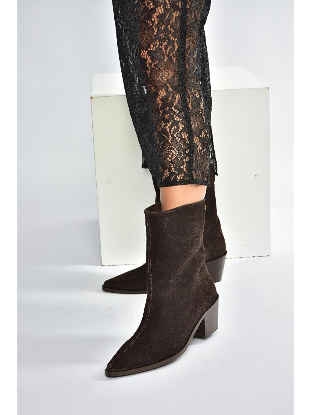 Kahverengi Kadın Bot V654082002-1