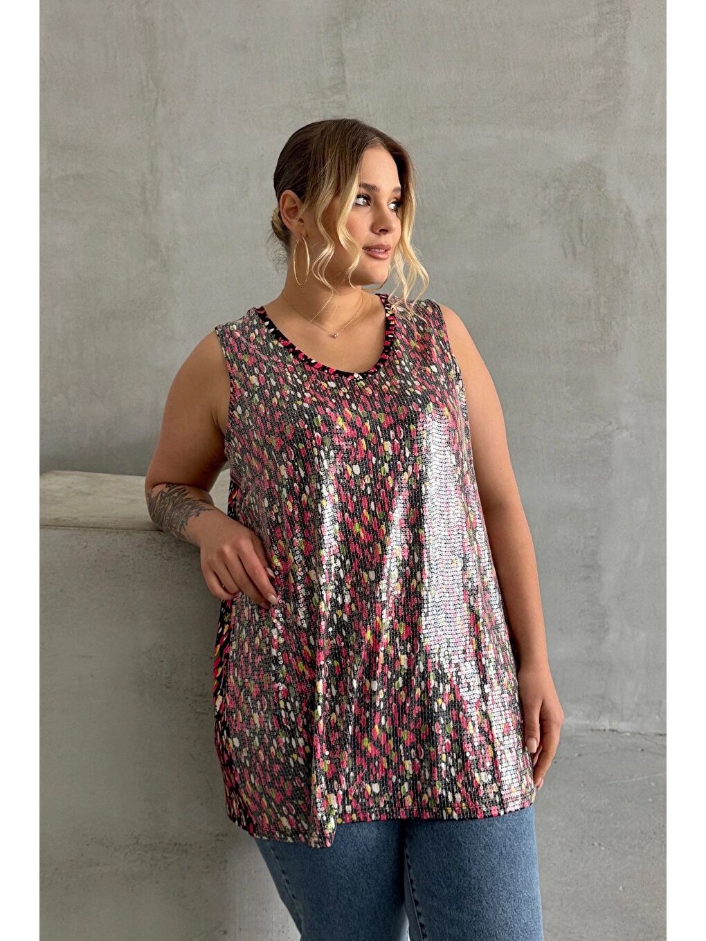 Kırmızı Büyük Beden V Yaka Desenli Payet İşlemeli Kolsuz Bluz 302386-1