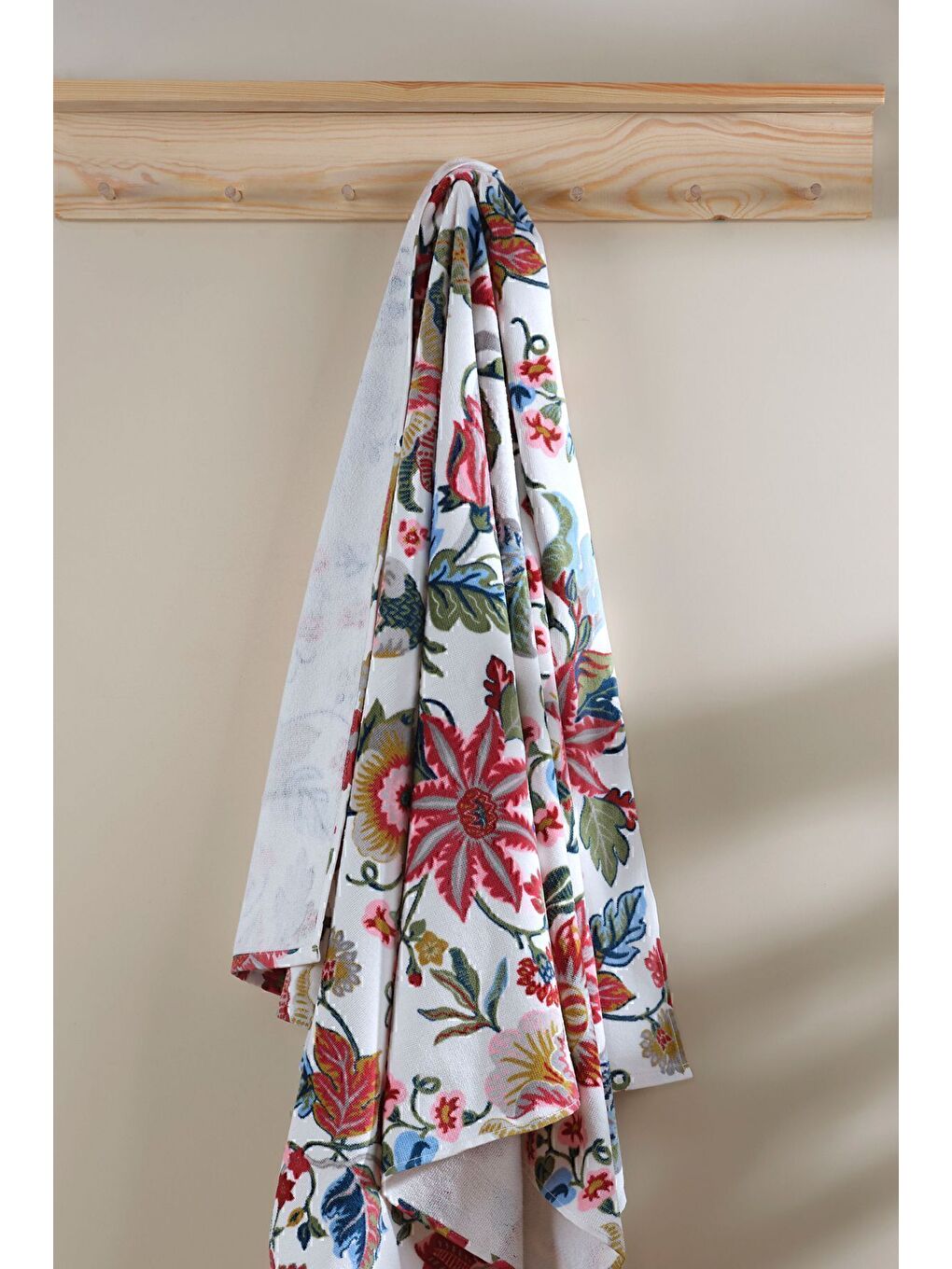 Beyaz Esley Baskılı Kadife Havlu Banyo Havlusu 100x150 cm-1