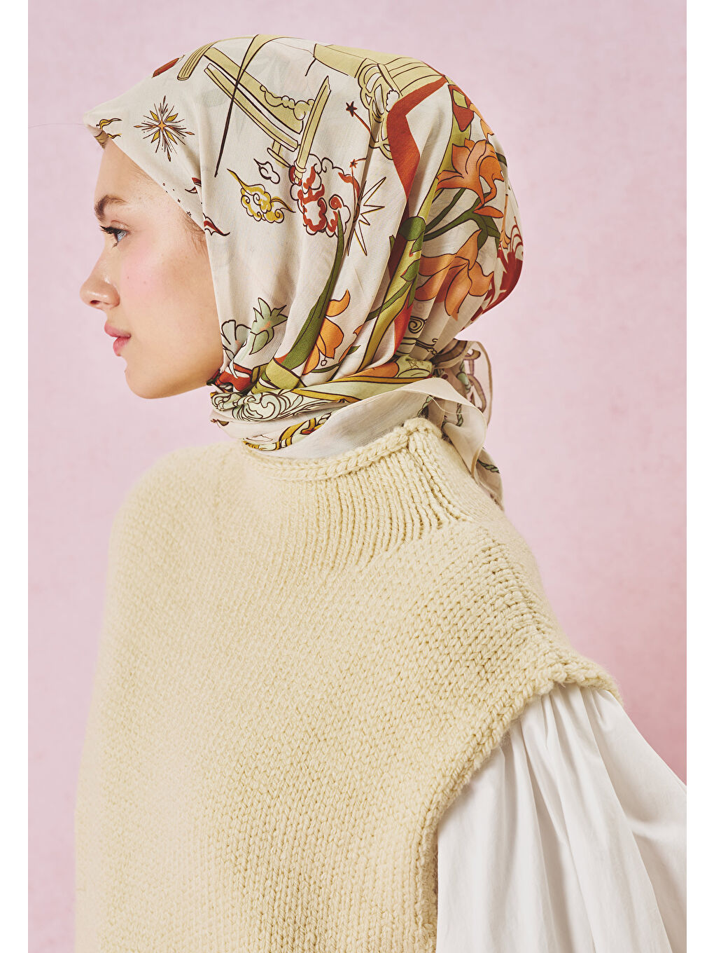 Ekru FAIRYTALE CASTLE DESEN FLOŞ VİSKON EŞARP CREAM-1