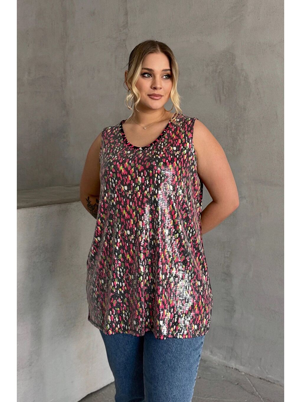 Kırmızı Büyük Beden V Yaka Desenli Payet İşlemeli Kolsuz Bluz 302386-3