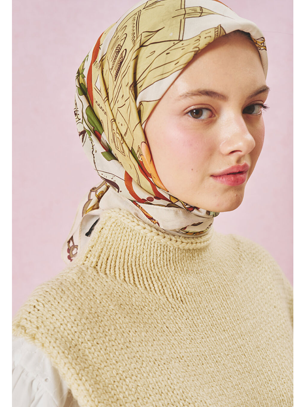 Ekru FAIRYTALE CASTLE DESEN FLOŞ VİSKON EŞARP CREAM-2