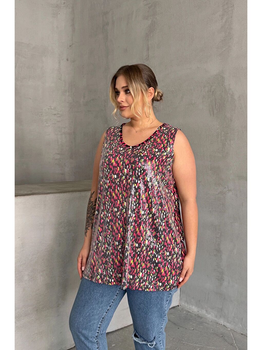 Kırmızı Büyük Beden V Yaka Desenli Payet İşlemeli Kolsuz Bluz 302386-4